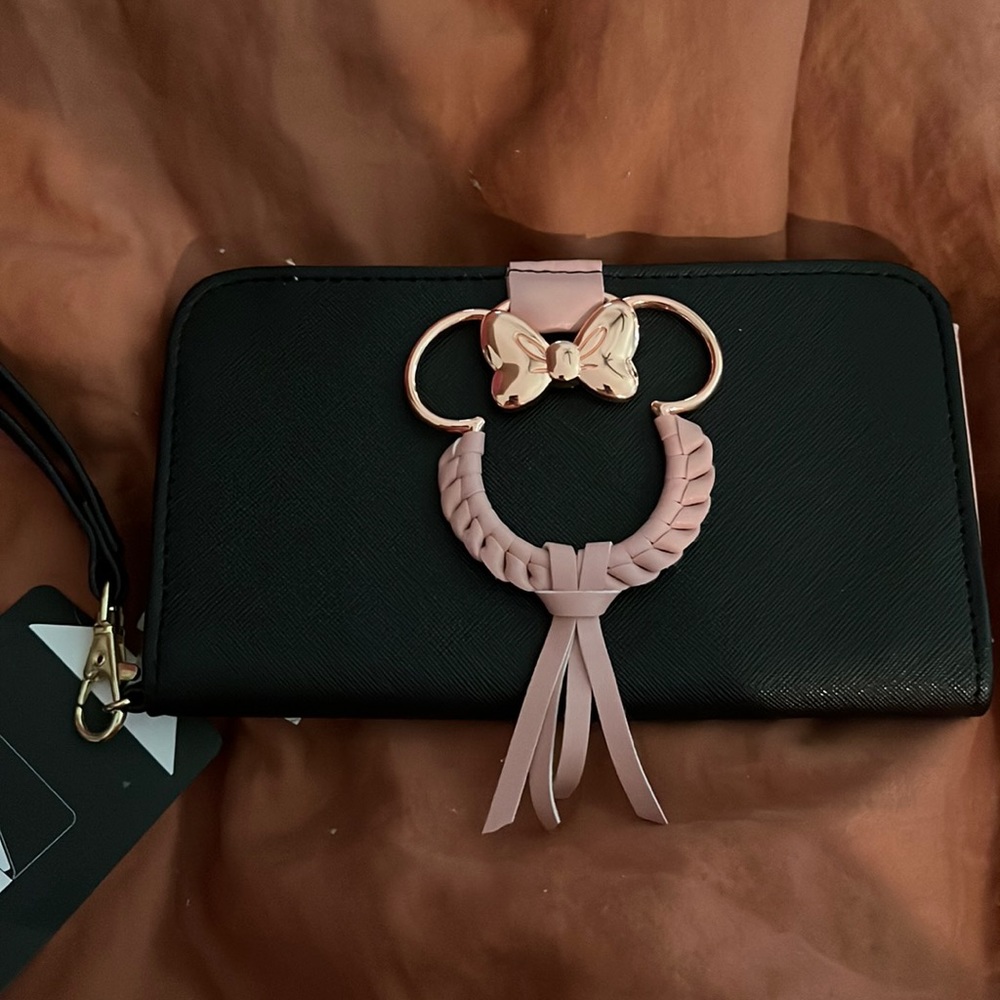 NWT Disney Minnie Mouse tech wallet